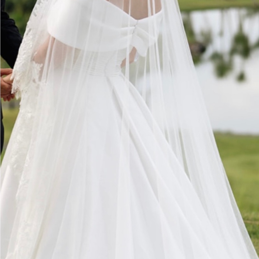 Elegant White Wedding Dress